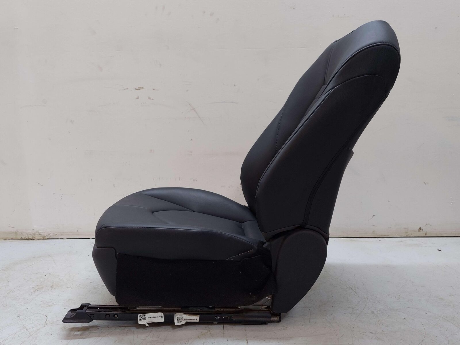 20-22 Toyota Highlander Front RH Right Seat Black EB20 Softex *Note* 82191-0E370