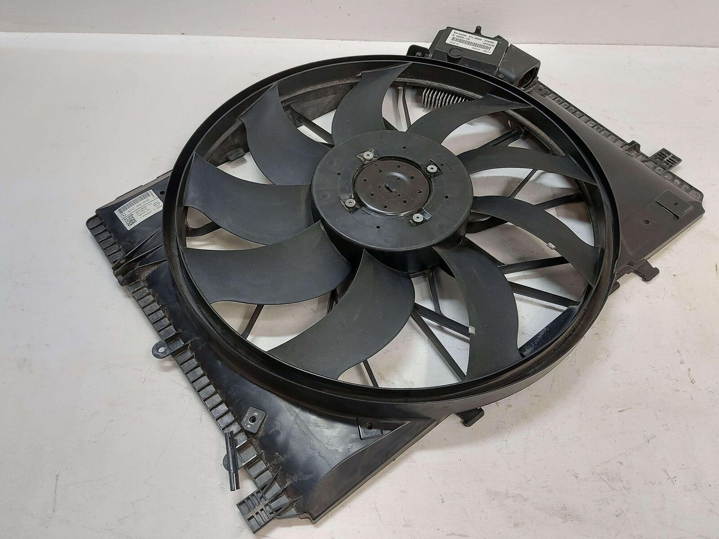 12-18 Mercedes W218 CLS63S AMG ELECTRIC COOLING FAN MOTOR 5.5L A2129061002