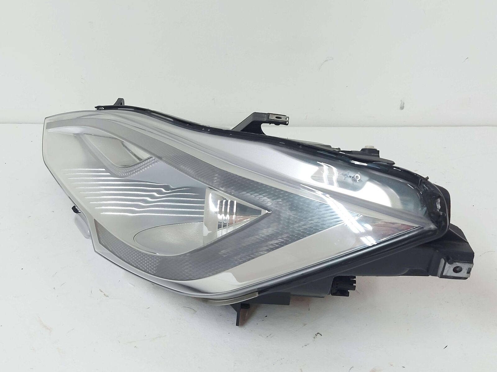 12-15 Tesla S LH Left Xenon Headlight Headlamp *Needs Clip Chipped* 600590600D