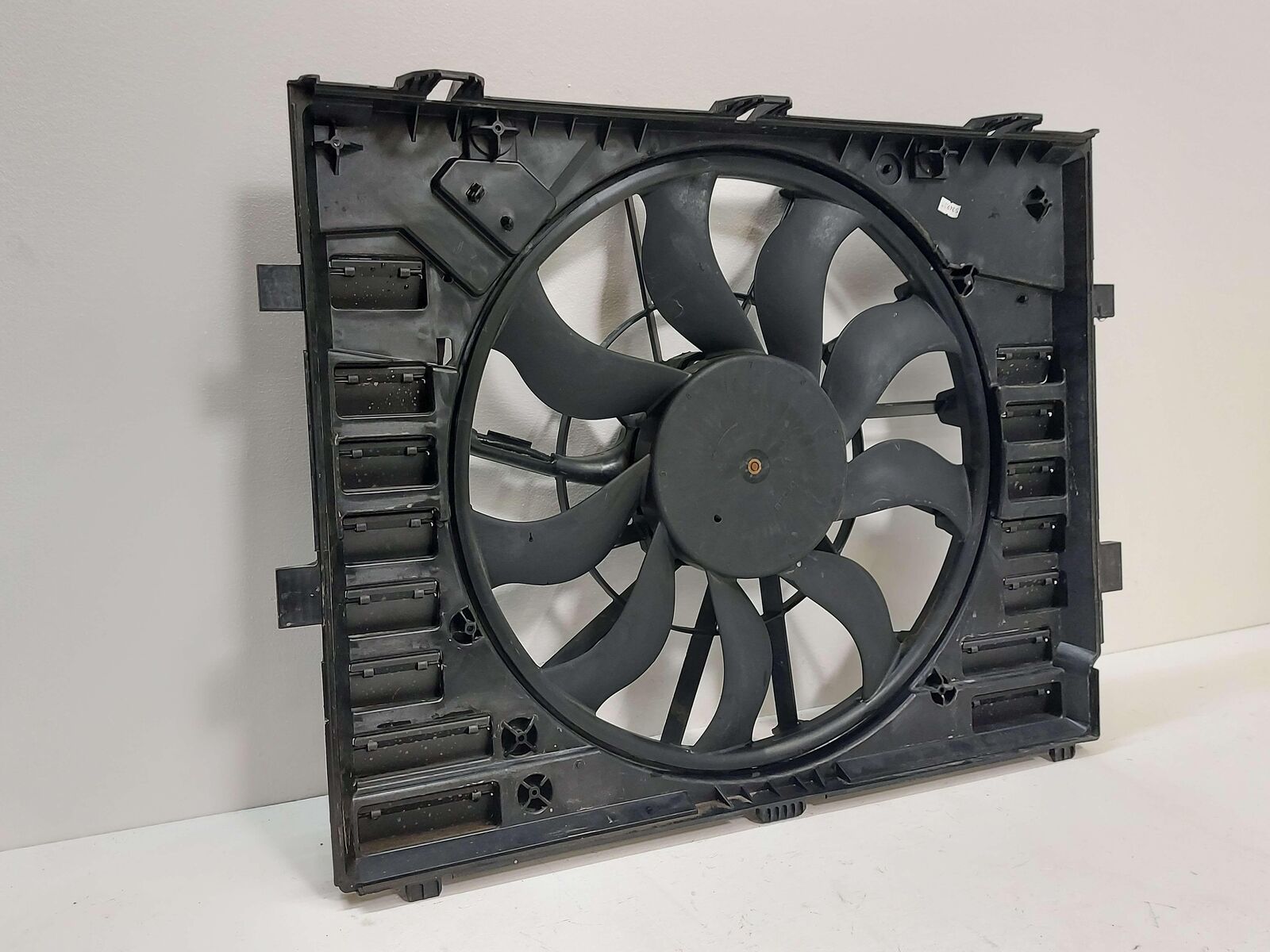 11-18 PORSCHE CAYENNE 3.0L HYBRID RADIATOR ELECTRIC COOLING FAN SHROUD & MOTOR