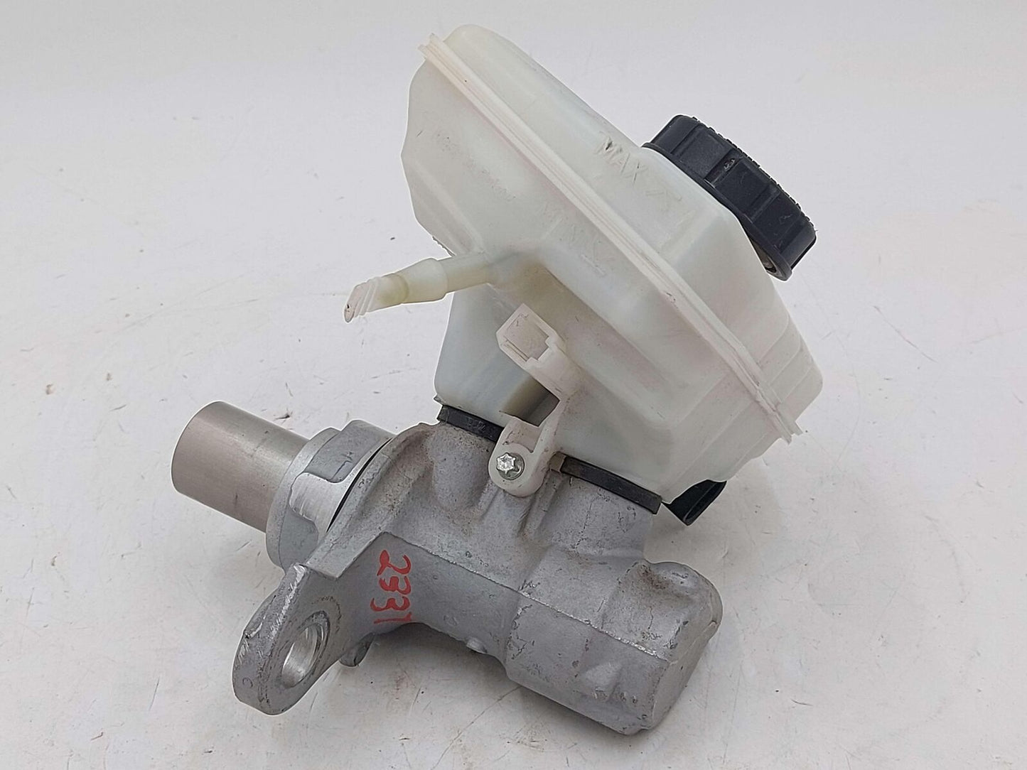 15-18 PORSCHE MACAN S 95B BRAKE MASTER CYLINDER 8W0611301 32670042