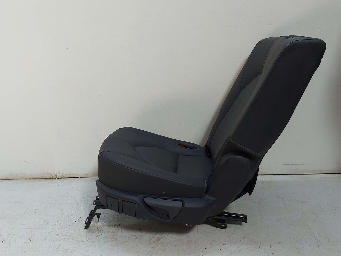 2020 TOYOTA HIGHLANDER REAR LEFT SEAT BLACK VINYL W/ BUCKLE *NOTE