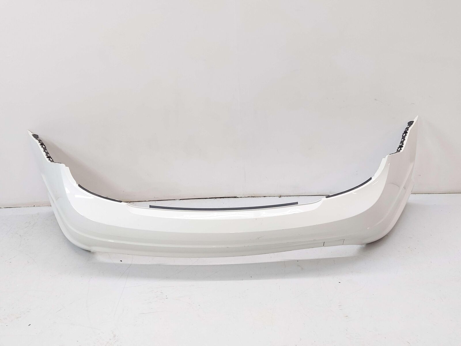 08-11 MERCEDES C63 REAR BUMPER W/ REINFORCEMENT WHITE *SCRATCHES GOUGES*