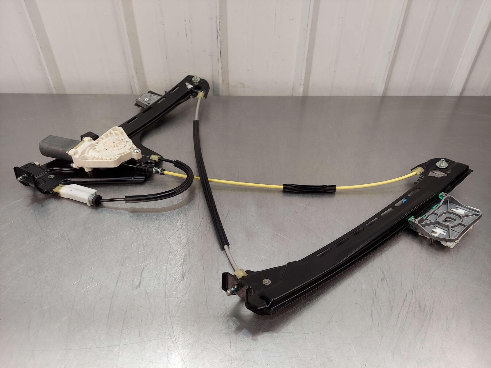 2017 MCLAREN 570S FRONT RIGHT DOOR WINDOW GLASS REGULATOR 13A2053CP