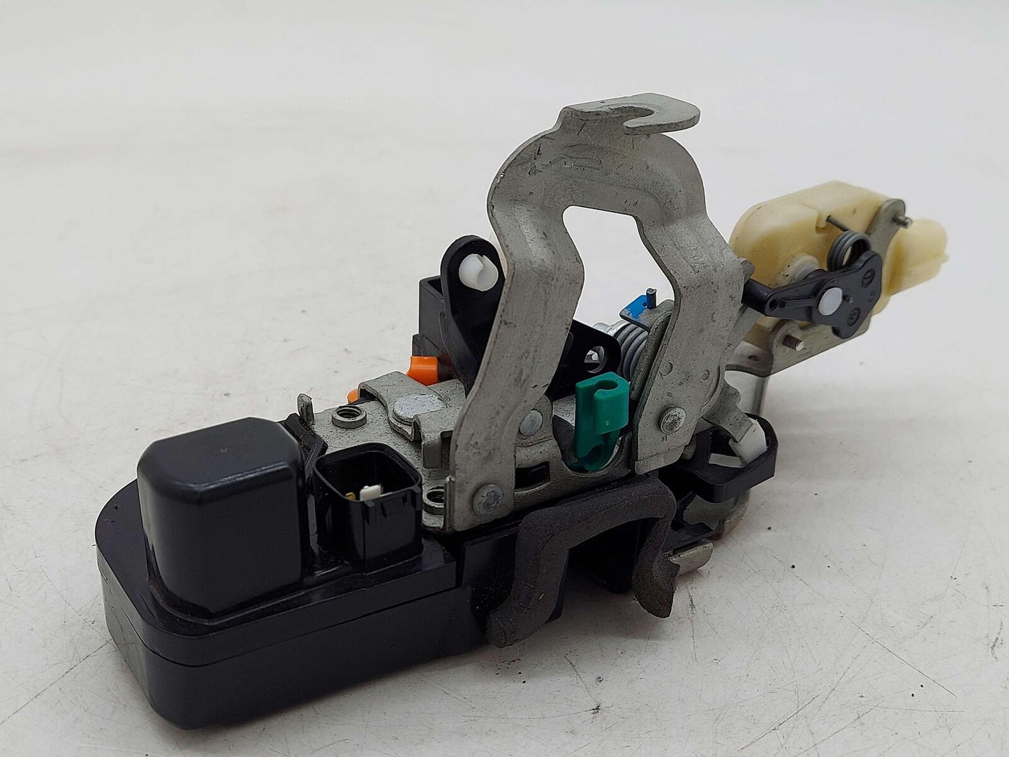 15-23 DODGE CHALLENGER SRT HELLCAT FRONT LEFT DOOR LATCH