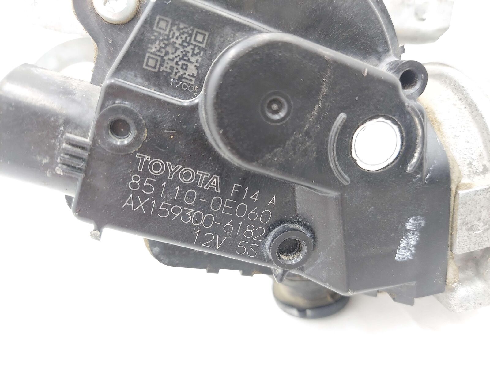 14-19 TOYOTA HIGHLANDER FRONT WINDSHIELD WIPER MOTOR 85110-0E060