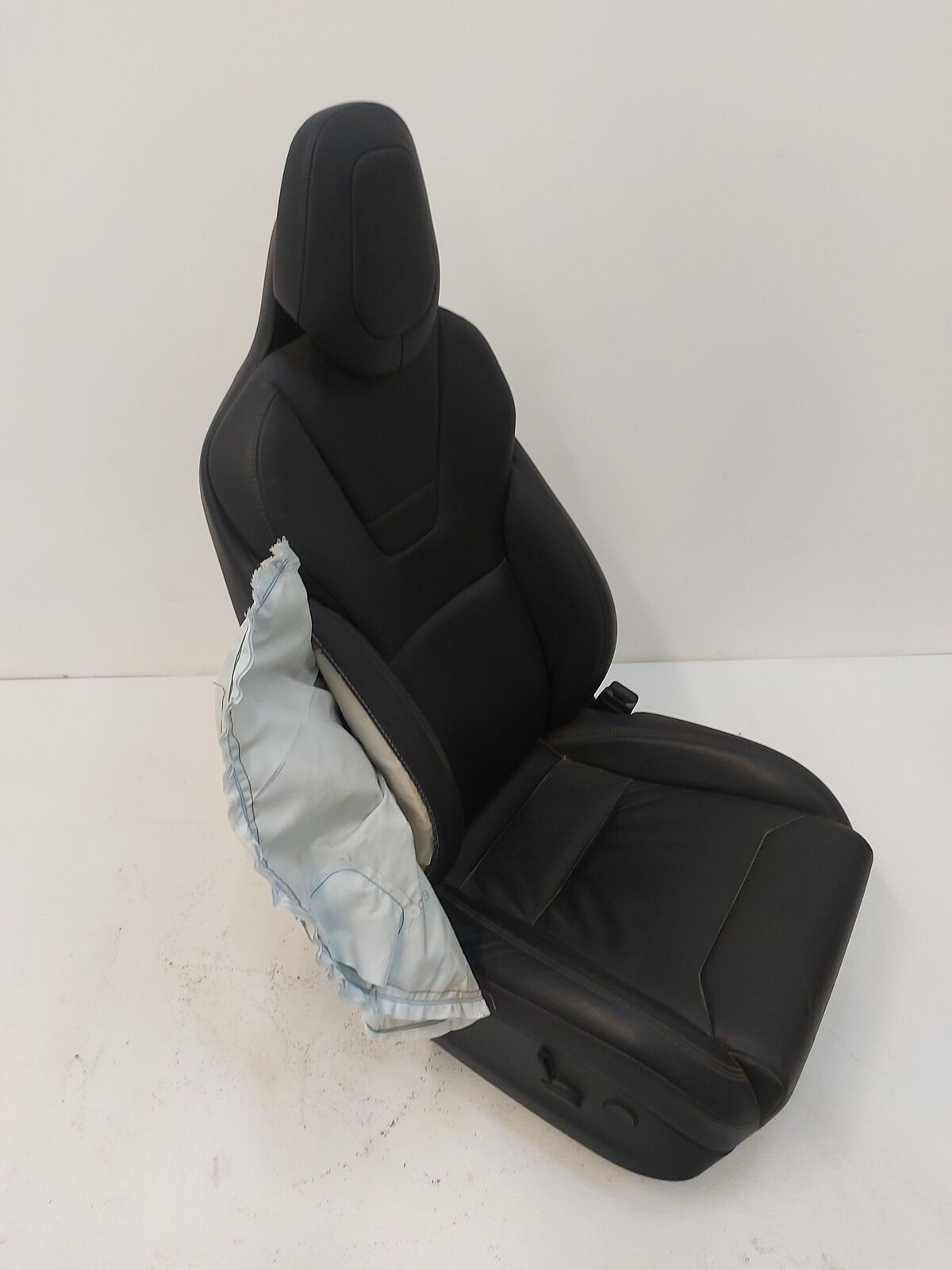 2017 TESLA X Front Seat Rh Black Bag Deployed 1068116-00-b