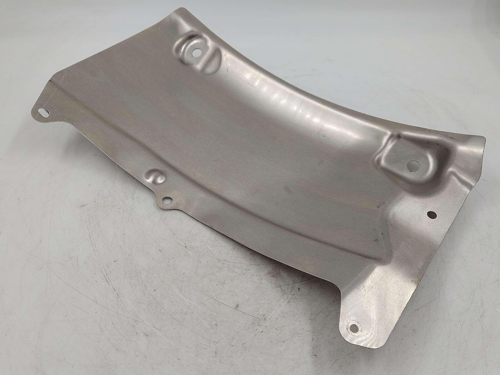 2024 ASTON MARTIN DB12 VOLANTE REAR RIGHT WHEEL ARCH SUPPORT BRACKET