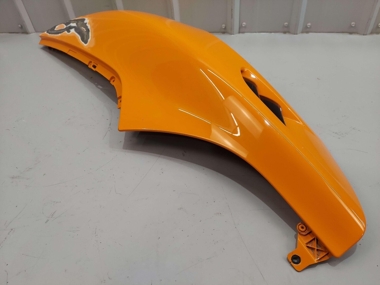 2023 Mclaren Artura RH Right Fender Mclaren Orange 3211 *Repaired Broken Clip*