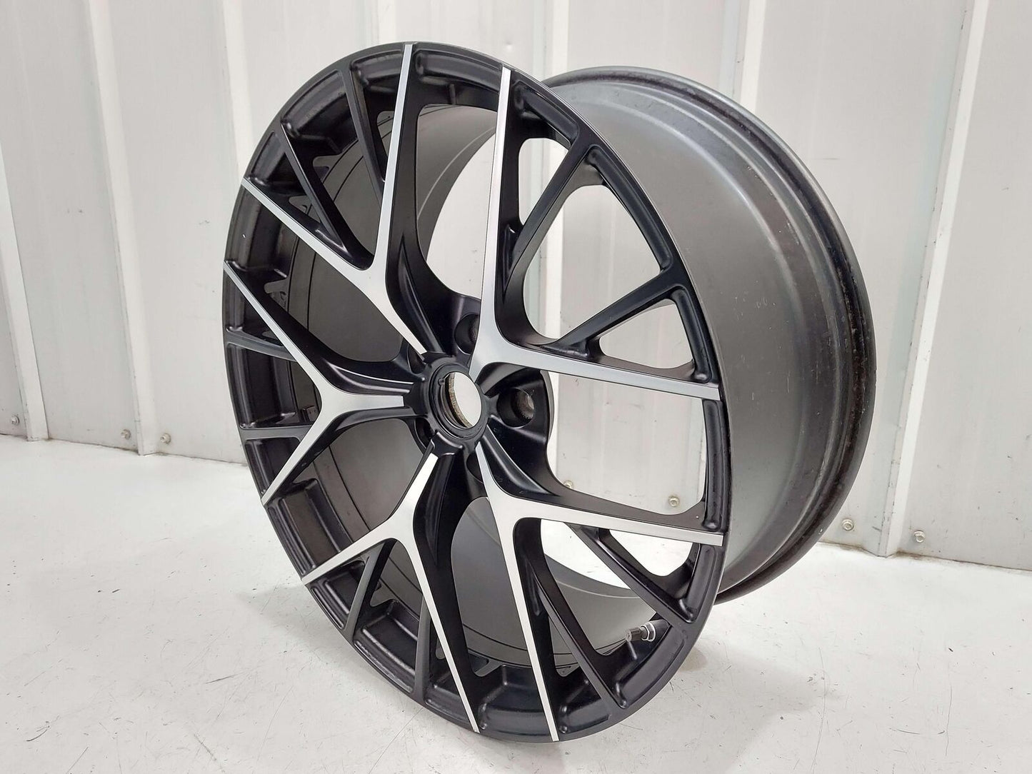 2024 ASTON MARTIN DB12 VOLANTE WHEEL RIM 21X9.5 ALLOY 20 SPOKE *9S/10 SCRATCHES*