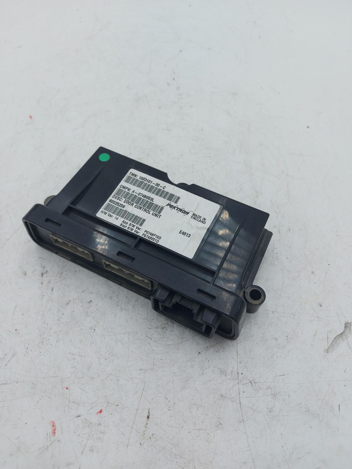 14 TESLA S 1003101-00-c Door Control Module Computer Unit