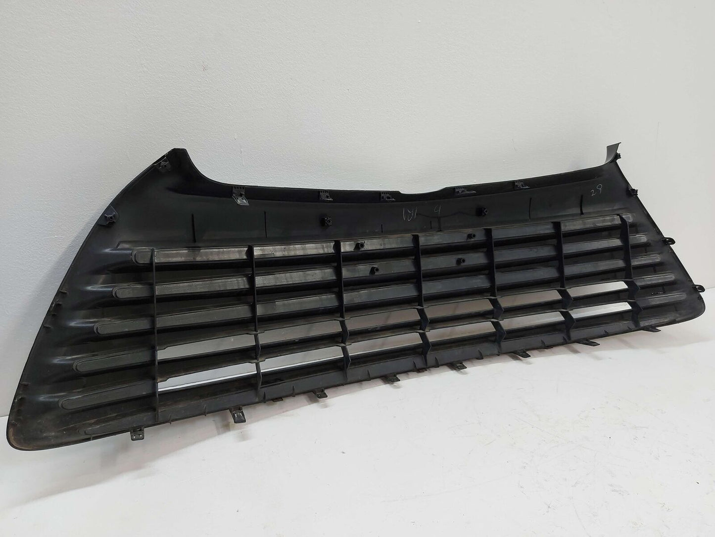 15-17 TOYOTA CAMRY GRILL GRILLE LOWER LE HYBRID 53112-06260 *NOTE