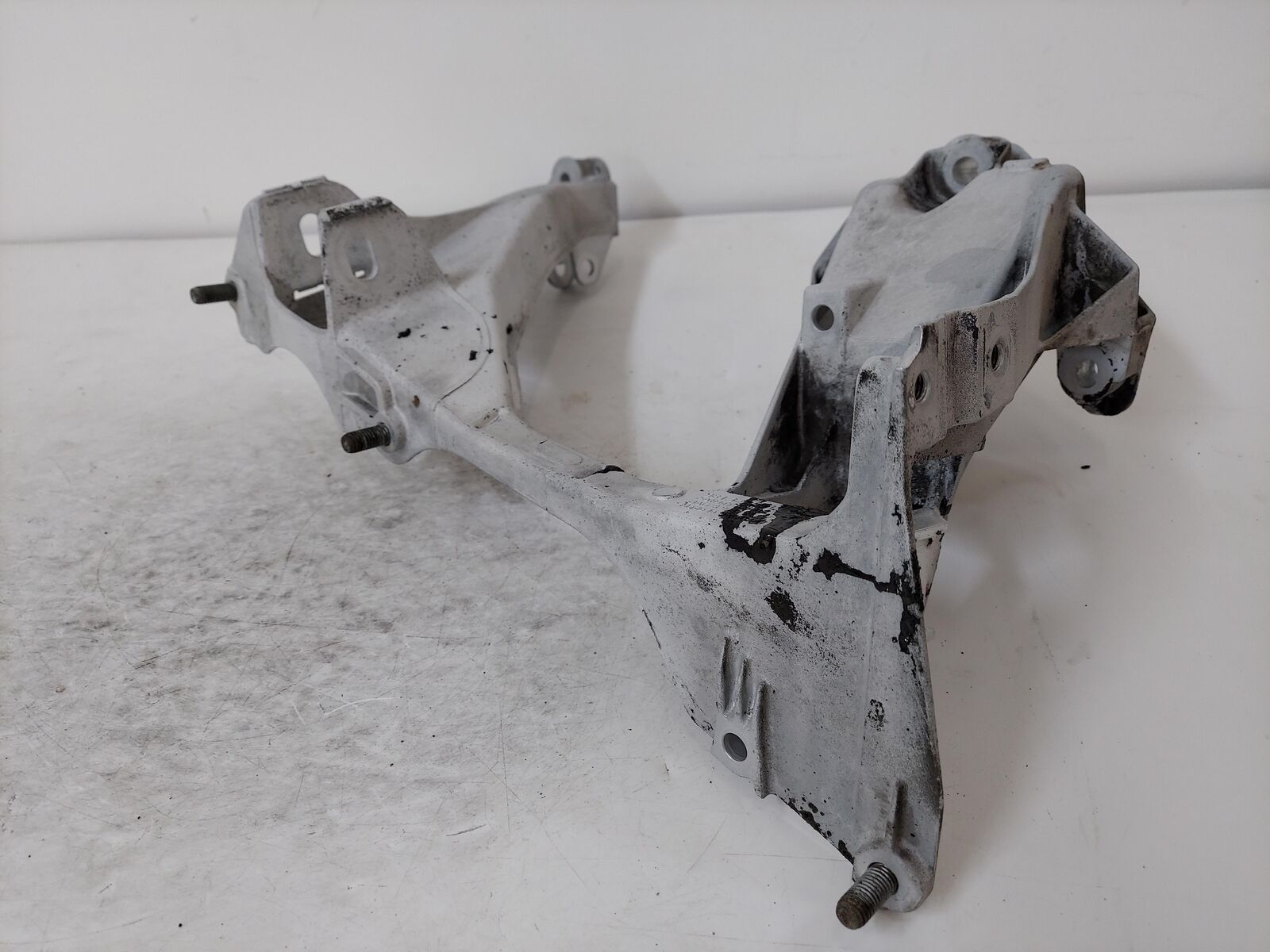 14-19 PORSCHE CAYMAN 718 REAR LEFT SUB FRAME CROSSMEMBER SIDE END SECTION