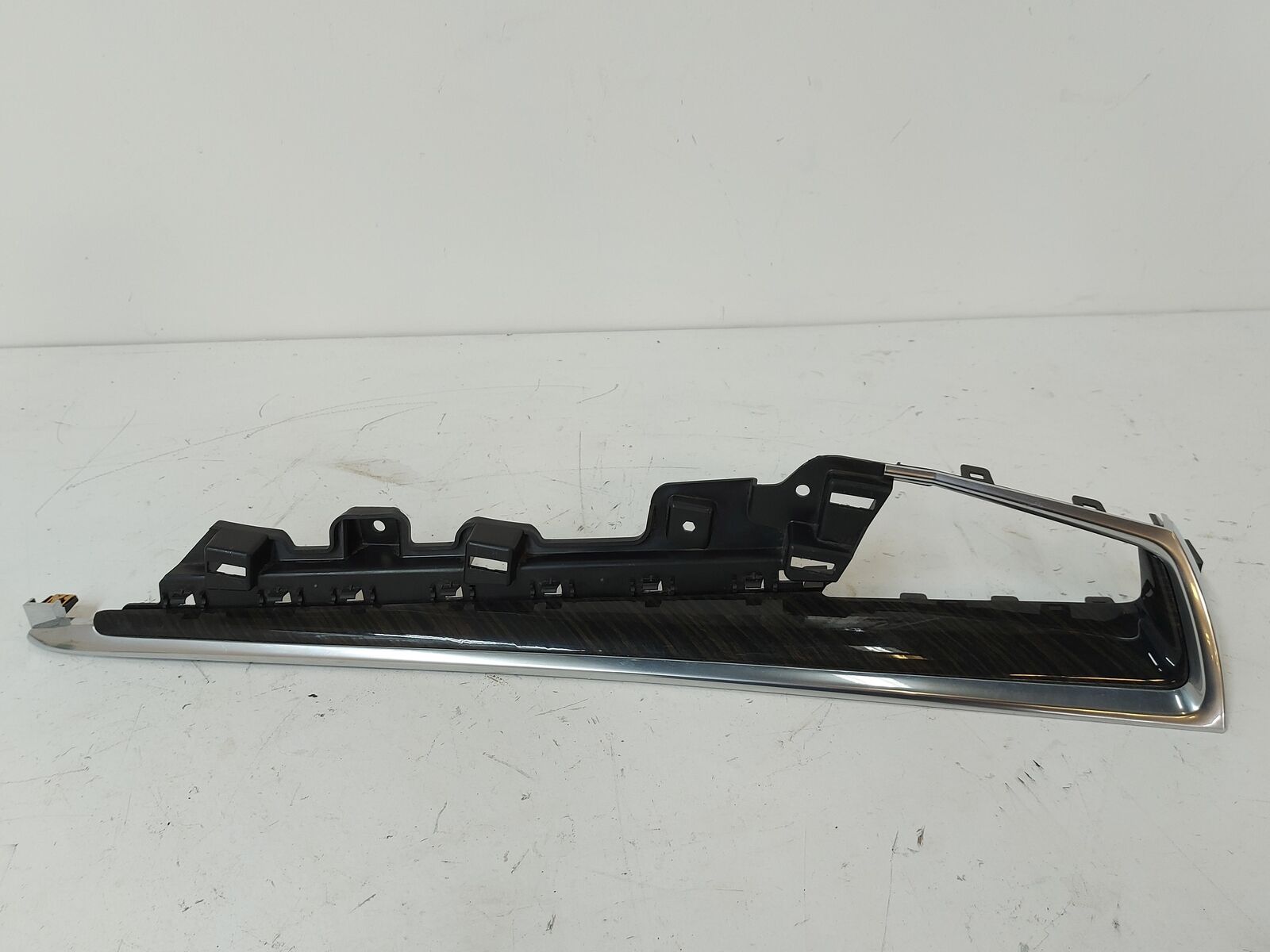 17-20 Cadillac XT5 Right Dash Vent Trim Okapi Woodgrain *Scratched* 23226349