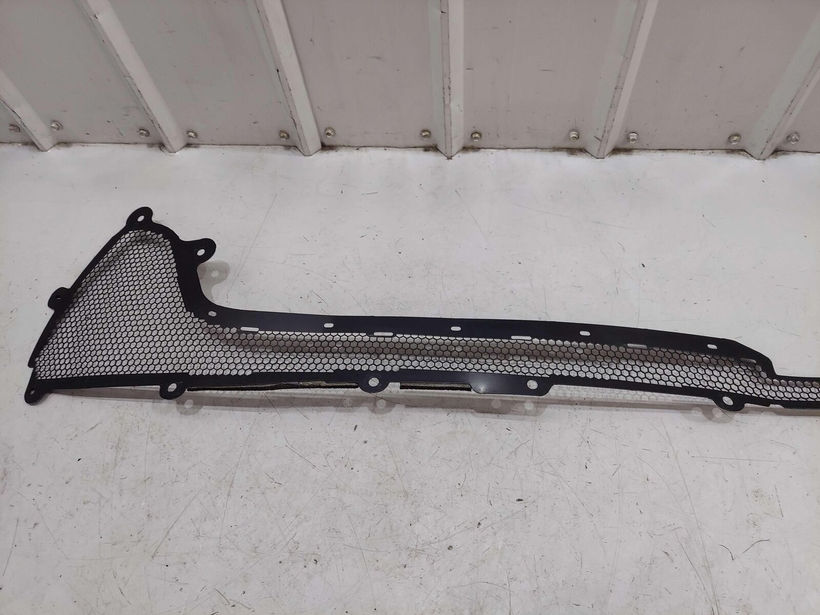 2024 ASTON MARTIN DB12 VOLANTE GRILL GRILLE LOWER MESH TYPE *RUST*