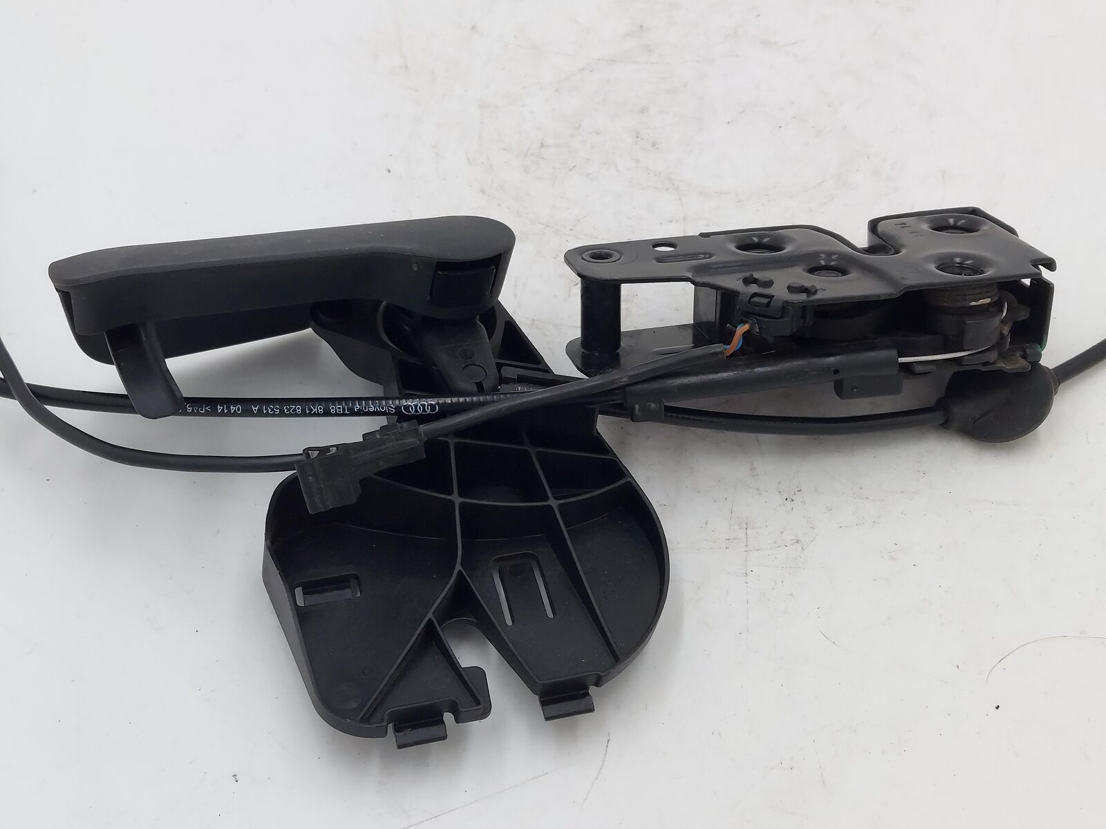 2015 AUDI S5 Hood Latch With Cable And Release Handle *Scuffs* 8K0823509F