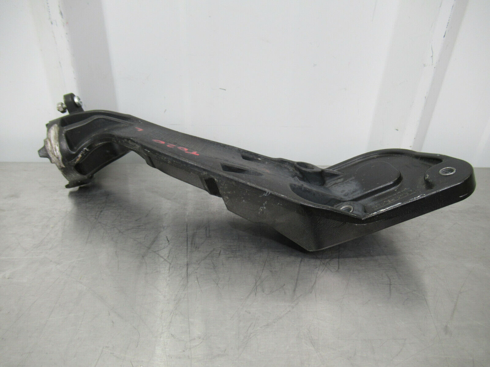 T020 2016 16 MCLAREN 570S LH LEFT DOOR MIRROR ARM BRACKET MOUNT 13A4912CP