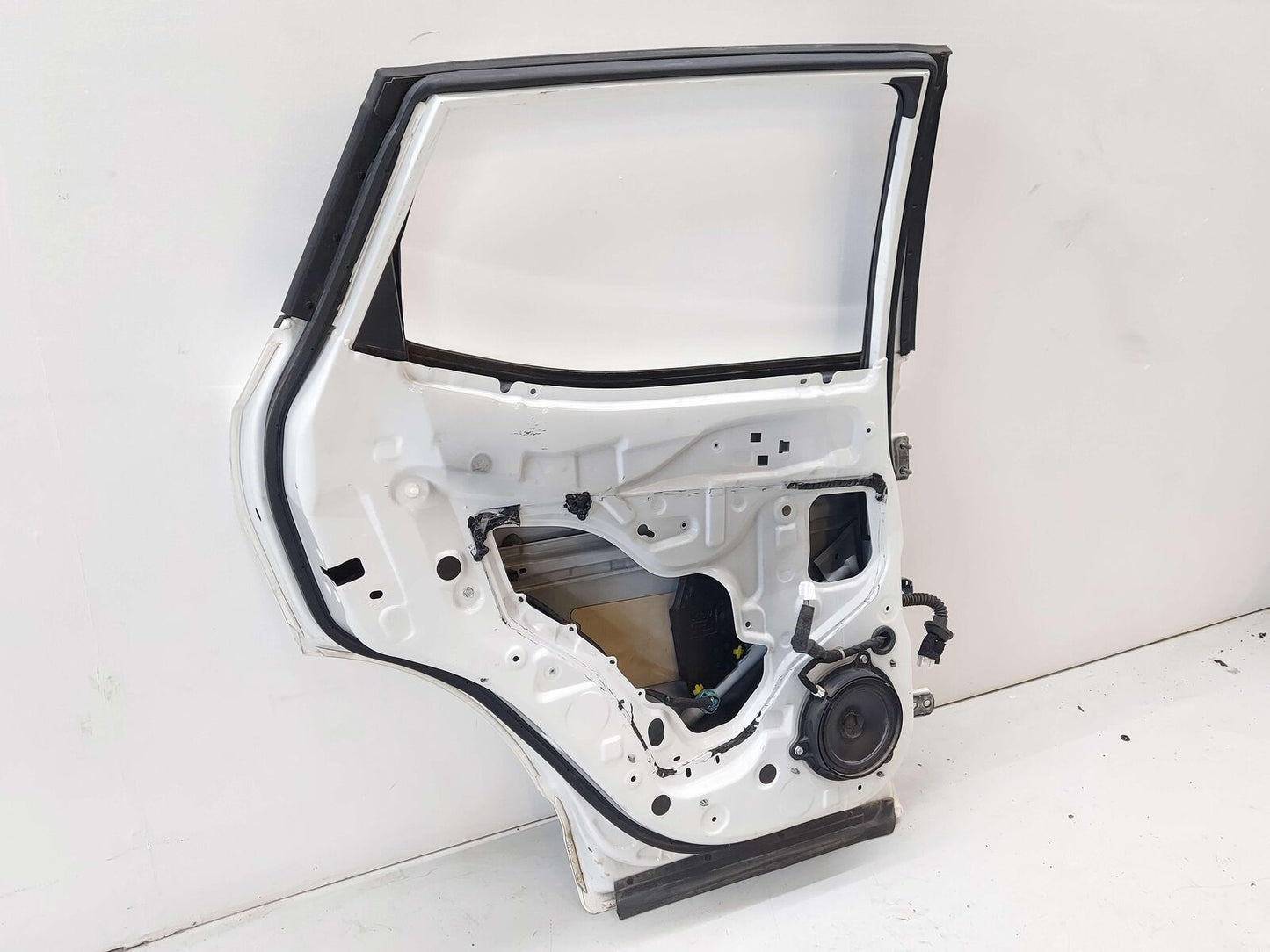 17-22 NISSAN QASHQAI REAR LEFT DOOR SHELL ELECTRIC BLIZZARD WHITE QAK