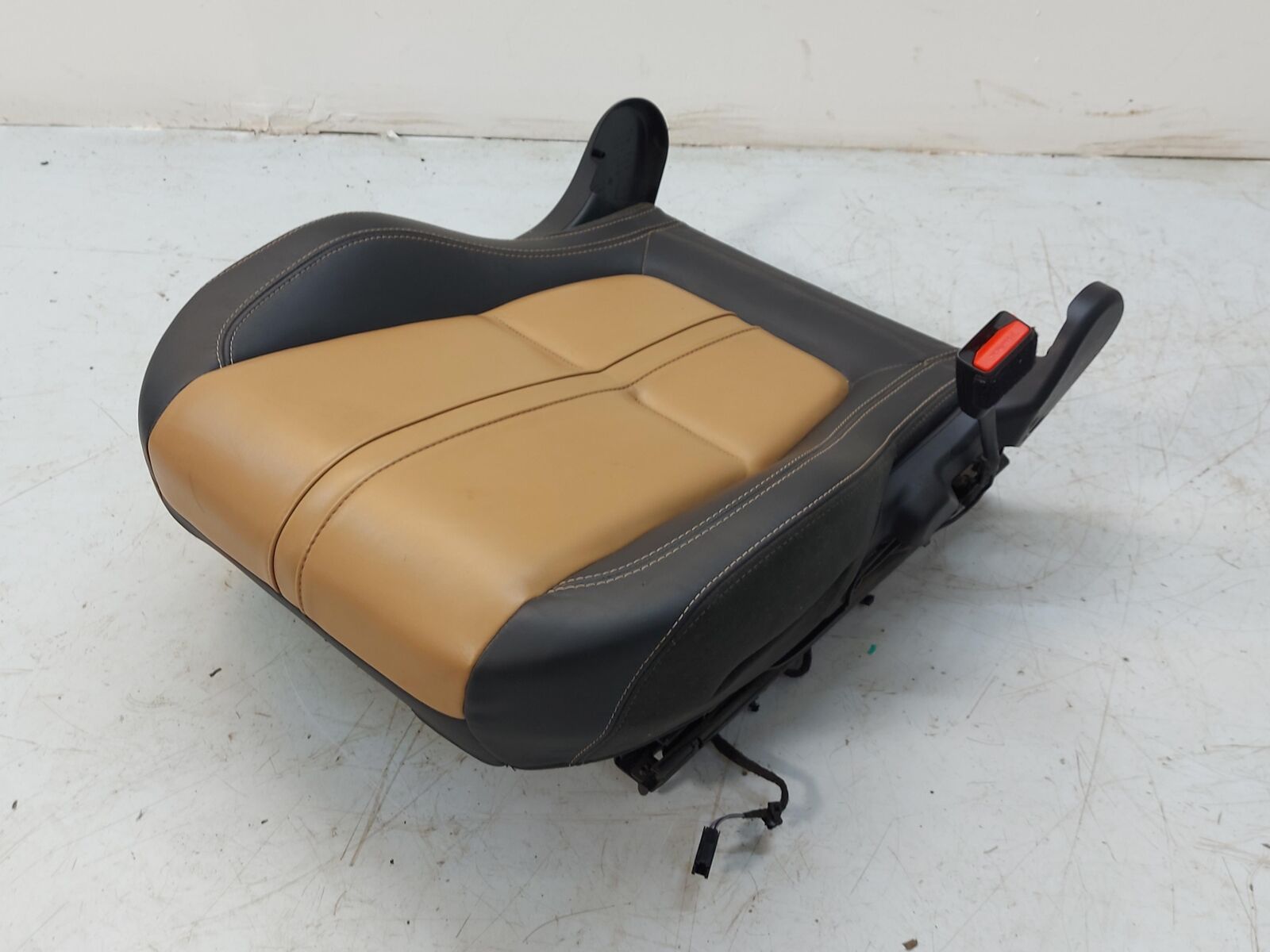 15-17 Jaguar F-Type Front Seat Rh Right Lower Seat Cushion *Note* GX53-14A699-MC