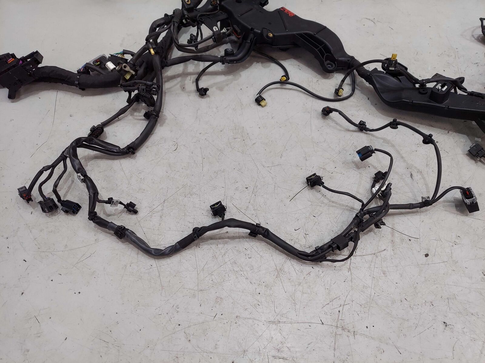 2024 ASTON MARTIN DB12 VOLANTE ENGINE MOTOR WIRE HARNESS 4.0L A1771595400