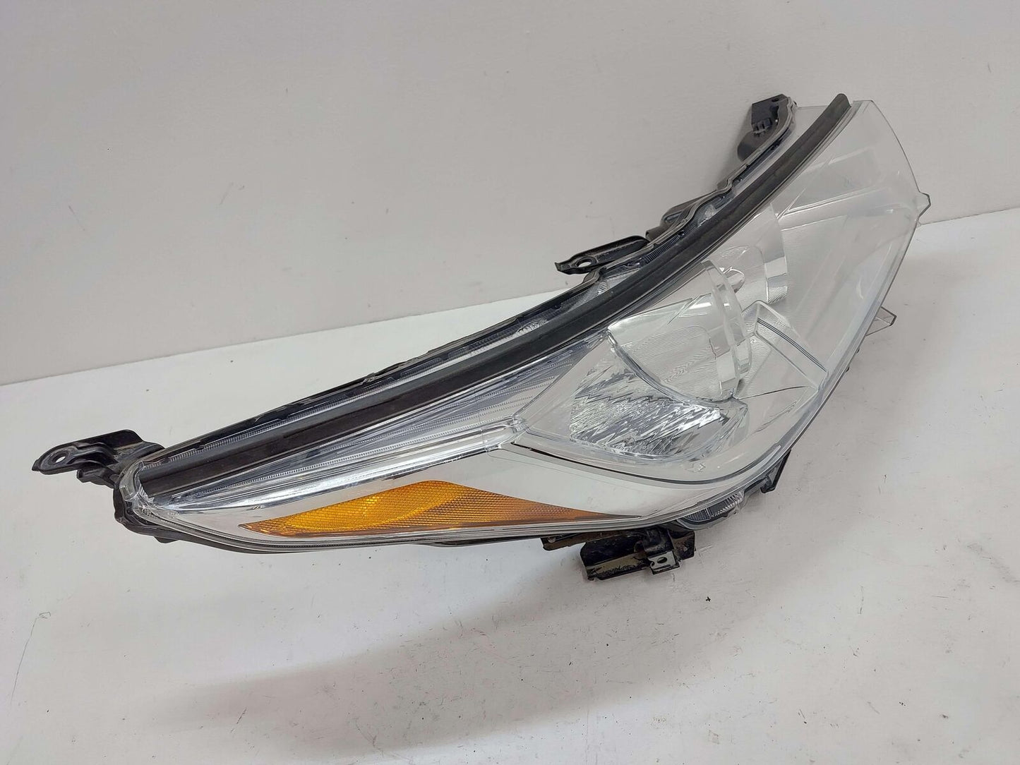 17-19 TOYOTA HIGHLANDER FRONT RIGHT HEADLIGHT HEADLAMP 811100E330