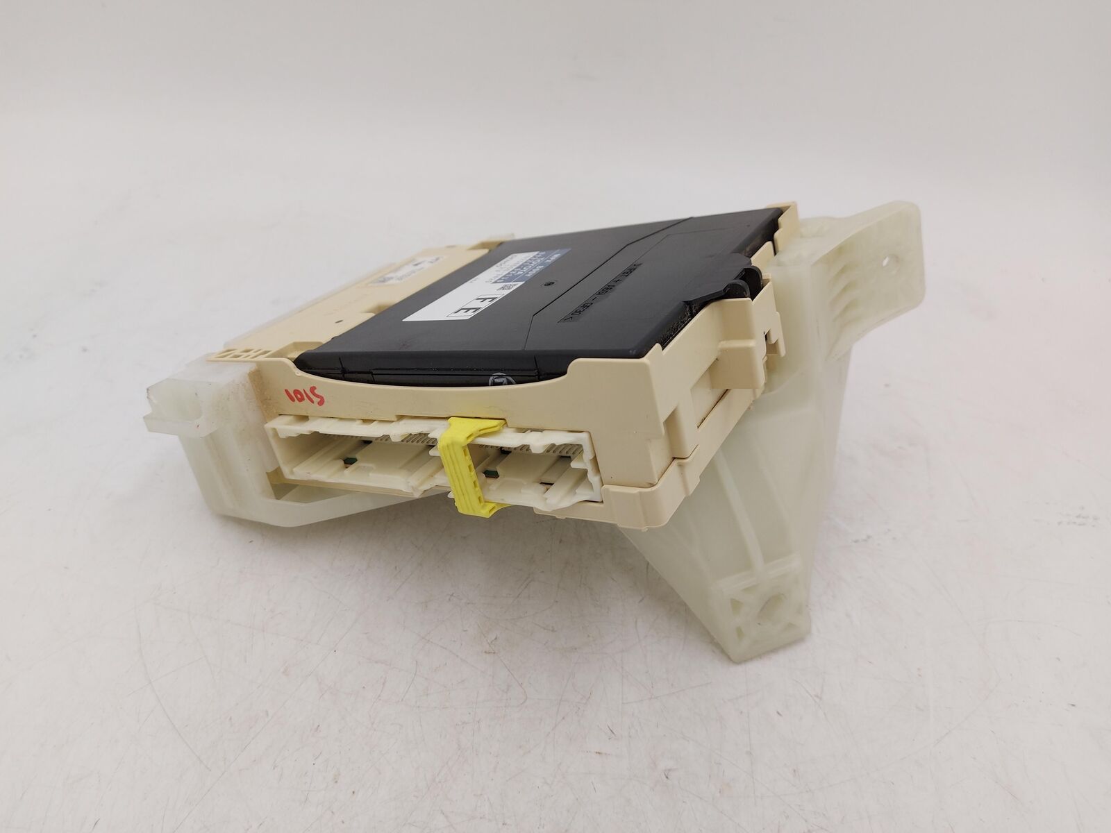 15-20 TOYOTA SIENNA MPX MULTIPLEX BODY CONTROL MODULE W/ FUSE BOX 89221-08130