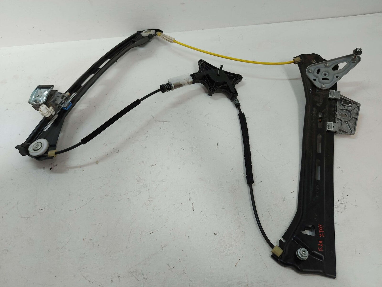 12-18 Mercedes W218 CLS63S AMG FRONT LEFT DOOR WINDOW GLASS REGULATOR 2187200379