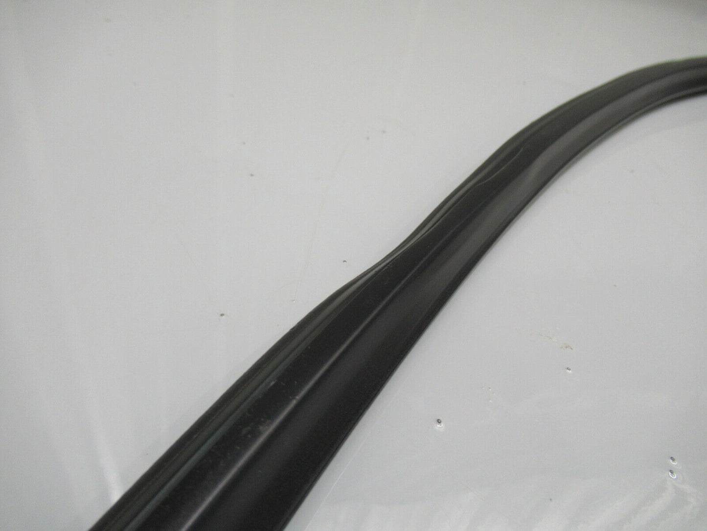 T020 2016 16 MCLAREN 570S RH RIGHT ROOF WEATHERSTRIP #5 13A1665CP