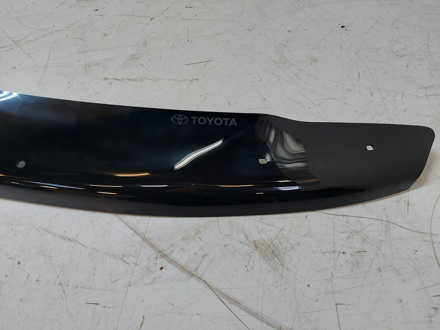 16 TOYOTA HIGHLANDER Hood Deflector With Hardware PU500-33012 *Light Scratches*