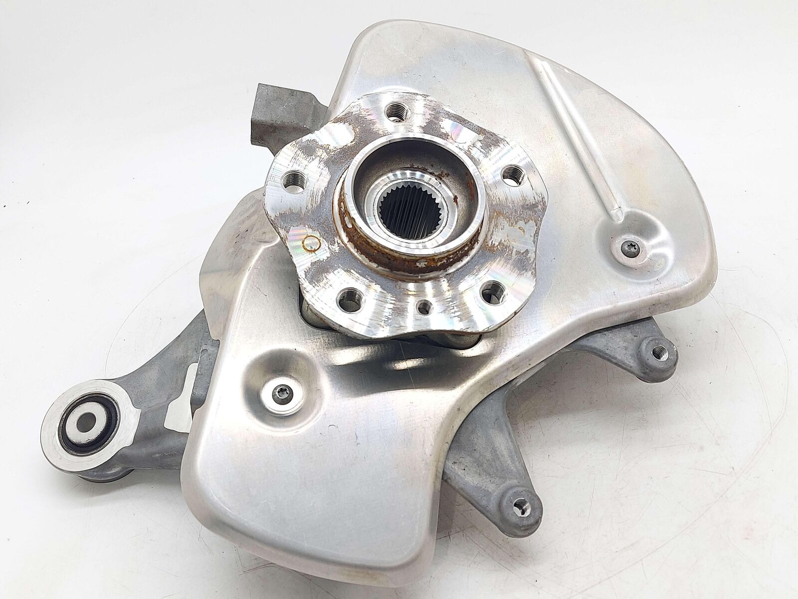 2024 ASTON MARTIN DB12 VOLANTE REAR RIGHT SPINDLE KNUCKLE HUB HY53-5A970-AD