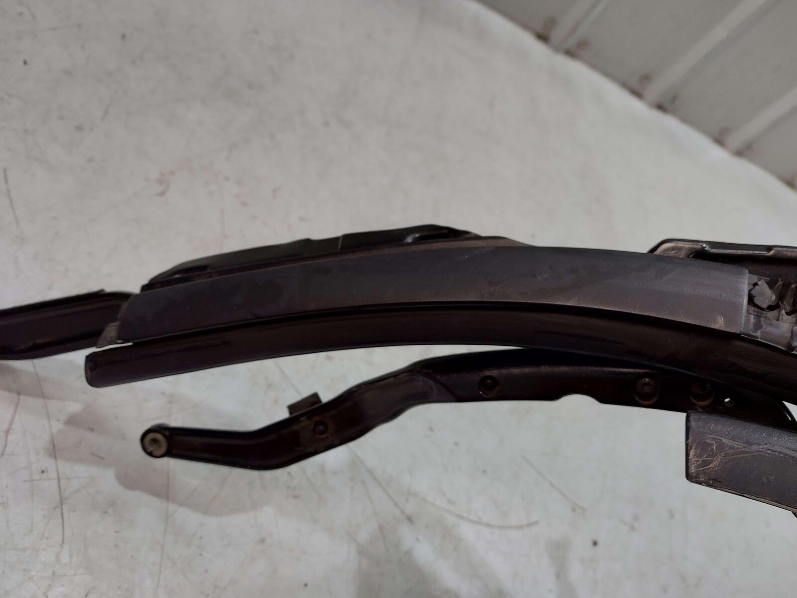 99-13 PORSCHE 911 996 CARRERA LEFT CONVERTIBLE TOP LIFT MOTOR BRACKET *NOTE