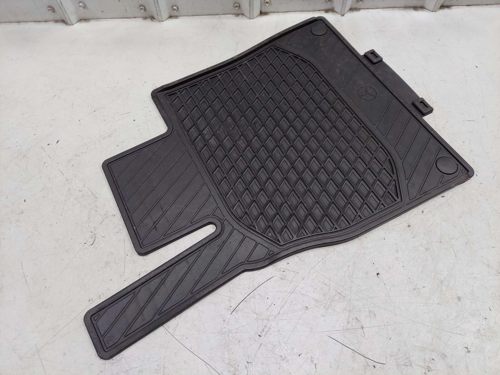 2019 MERCEDES S-CLASS S560 W222 FLOOR MAT OEM BLACK RUBBER MAT SET *WORN/GOUGES*