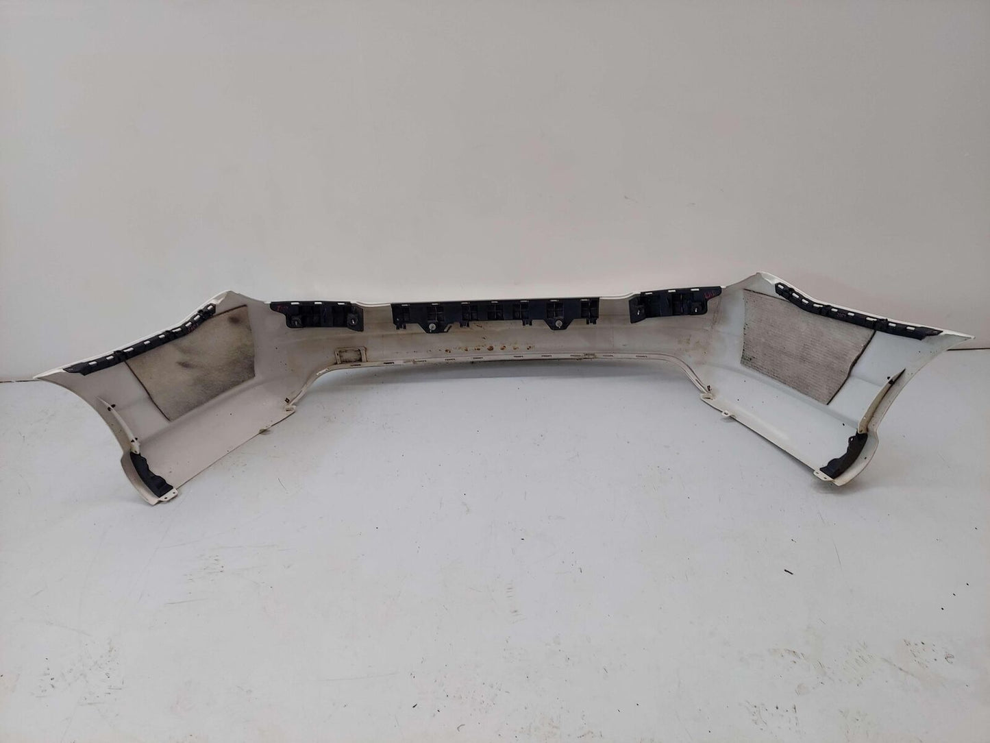 08-11 MERCEDES C63 REAR BUMPER W/ REINFORCEMENT WHITE *SCRATCHES GOUGES*