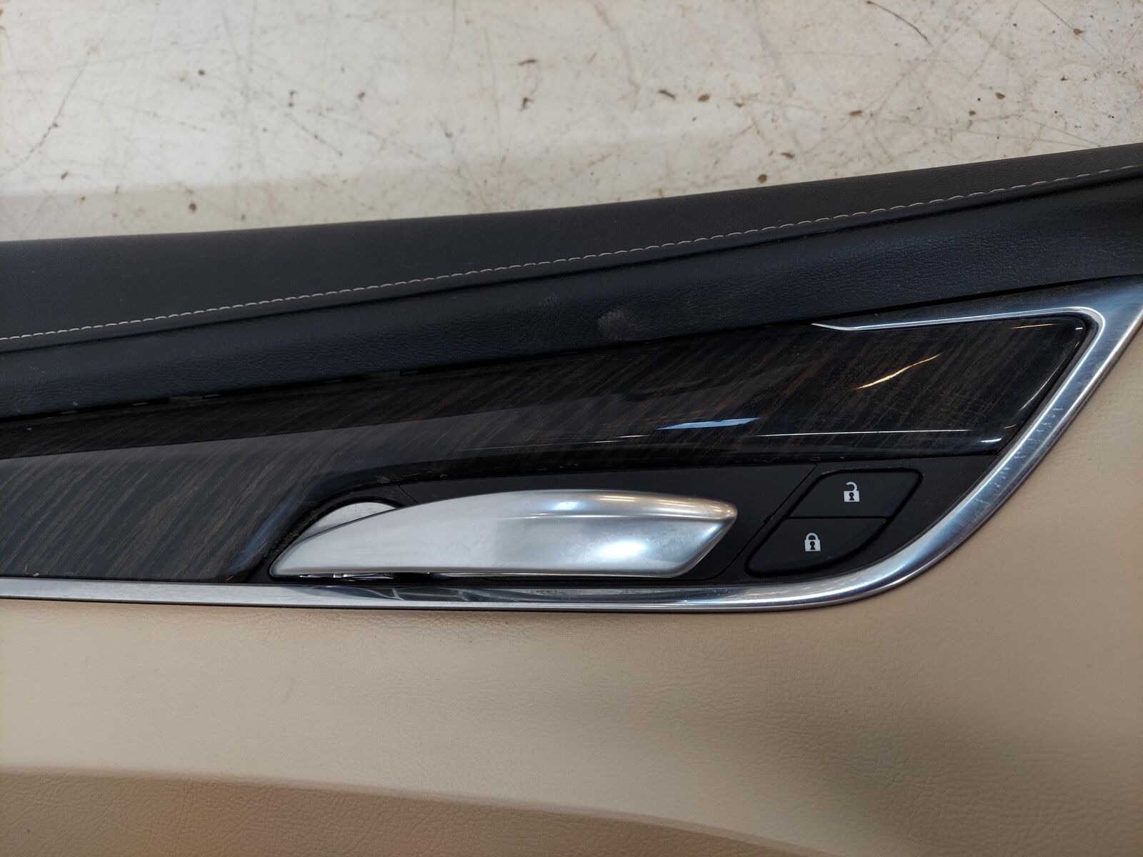 17-18 Cadillac XT5 Front LH Left Door Trim Panel *Notes* Tan Vanilla & Black