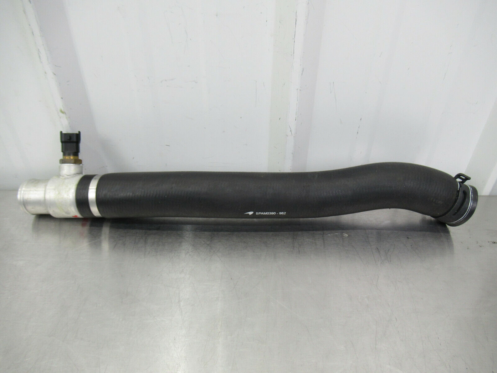 T020 2016 16 MCLAREN 570S RH RIGHT UPPER ENGINE RADIATOR HOSE #4 SPAM0390