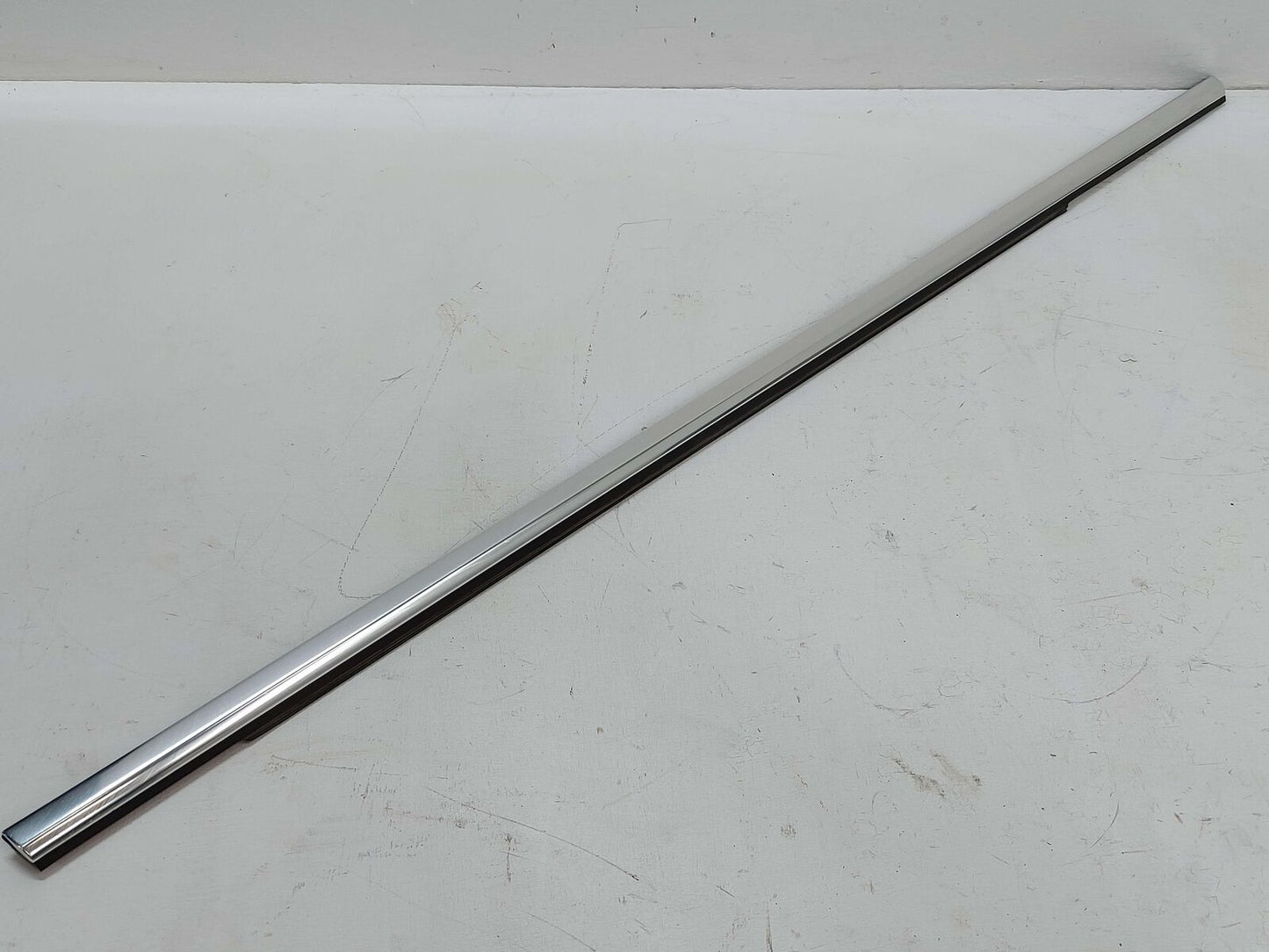 17-23 CADILLAC XT5 REAR RIGHT DOOR UPPER BELT MOULDING CHROME