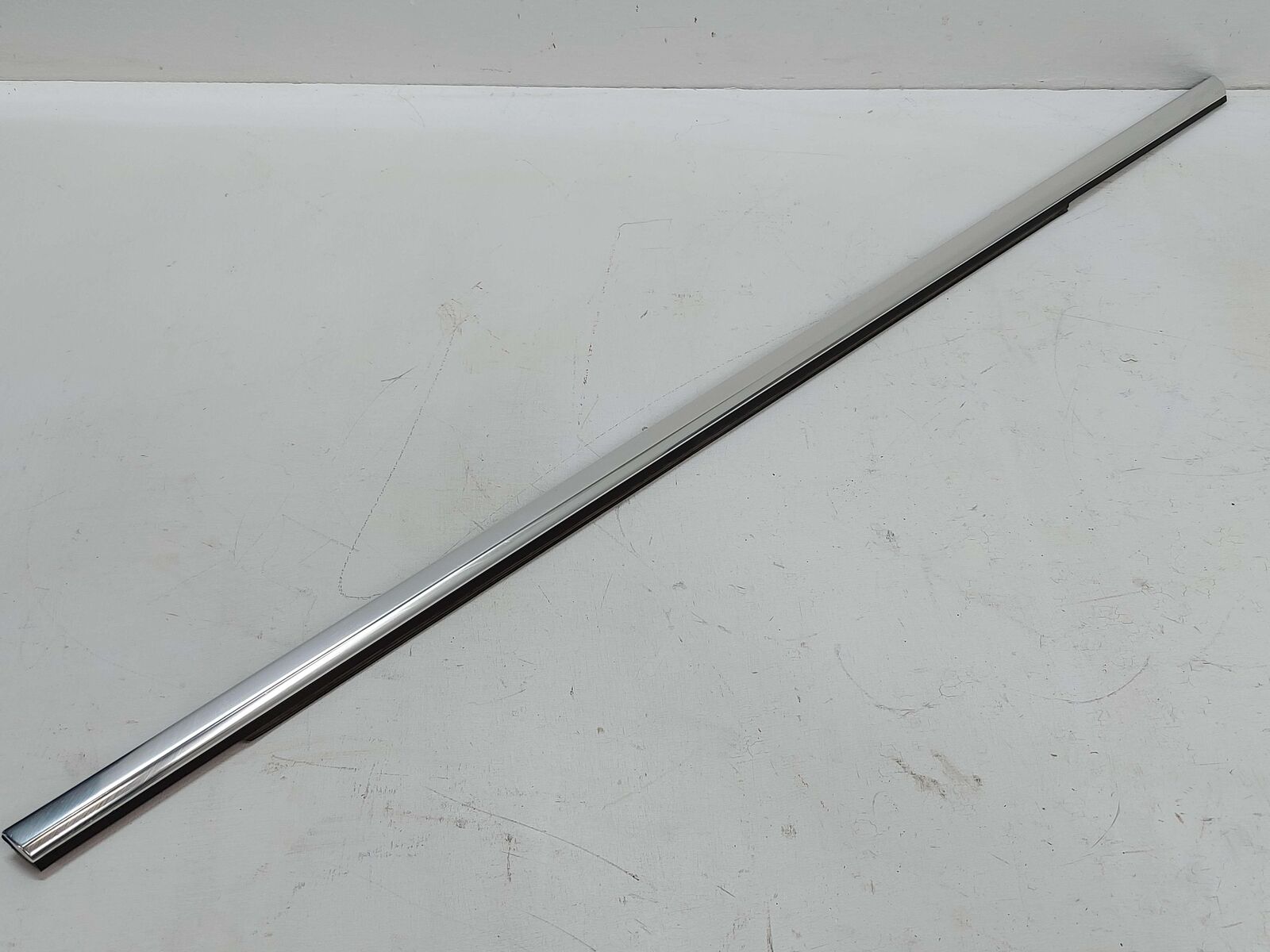 17-23 CADILLAC XT5 REAR RIGHT DOOR UPPER BELT MOULDING CHROME