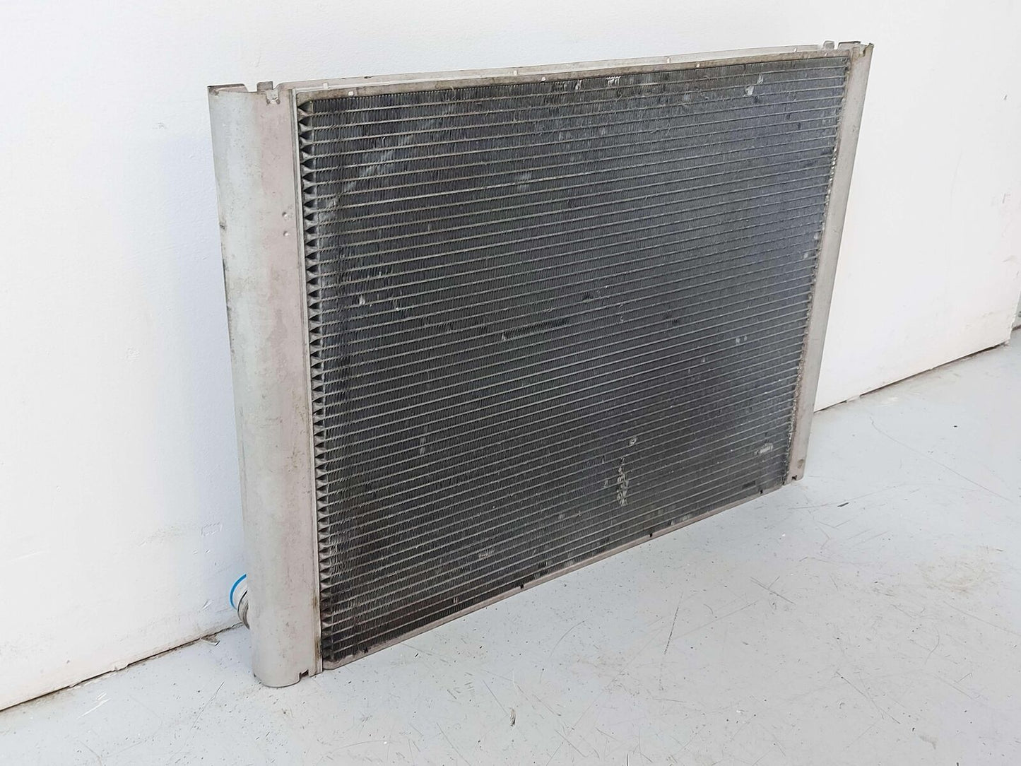 06 BMW 750i E65 Radiator 7534904 Thru 9/05 *Fins Bent*