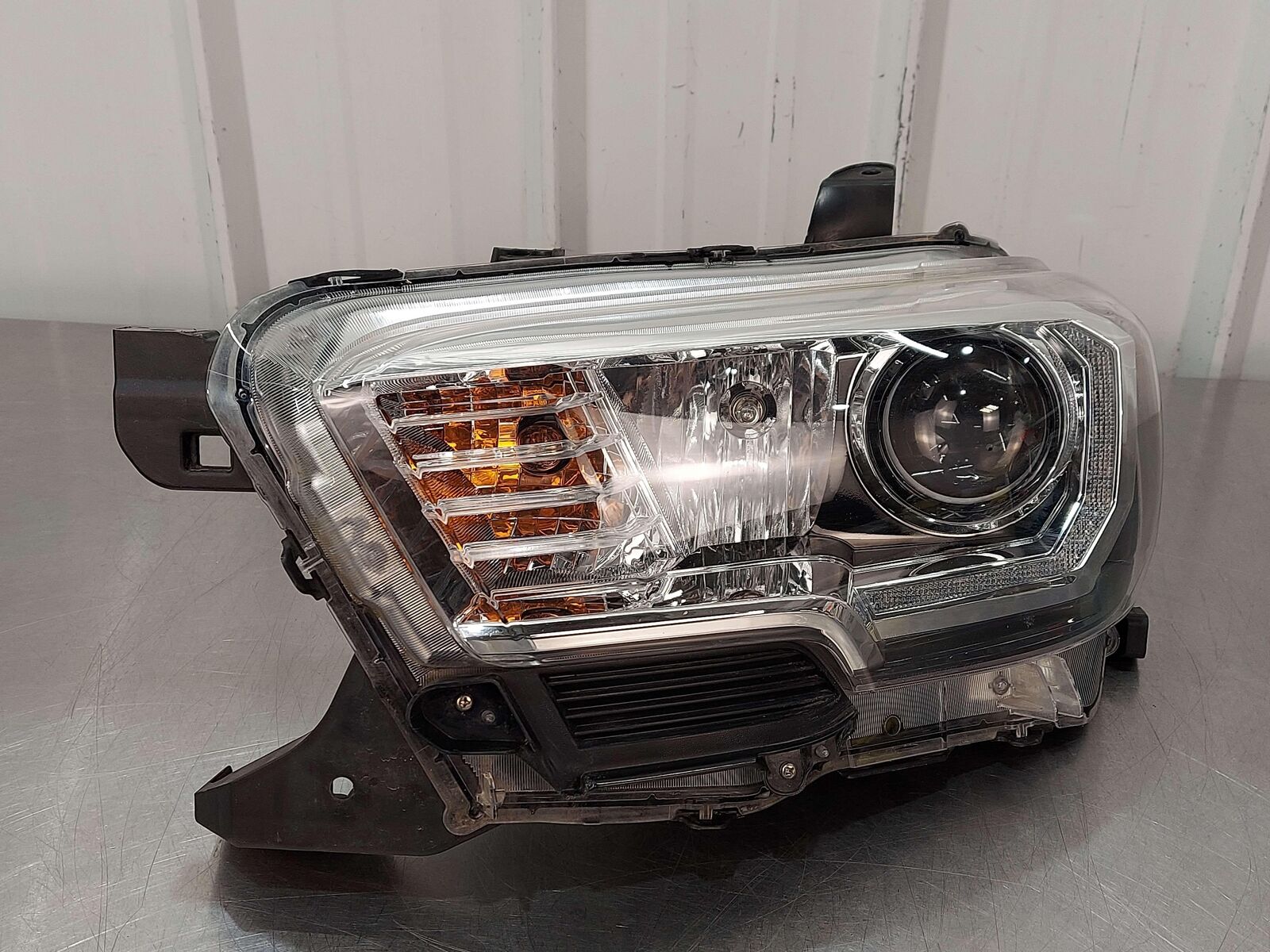 16-23 TOYOTA TACOMA FRONT LEFT HEADLIGHT HEADLAMP 8115004270