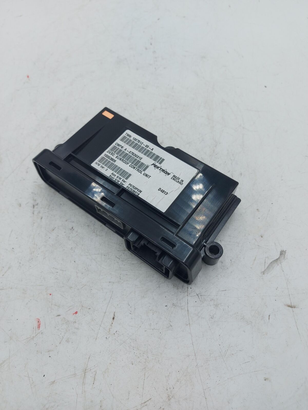 14 TESLA S 1007512-00-a Sunroof Control Module