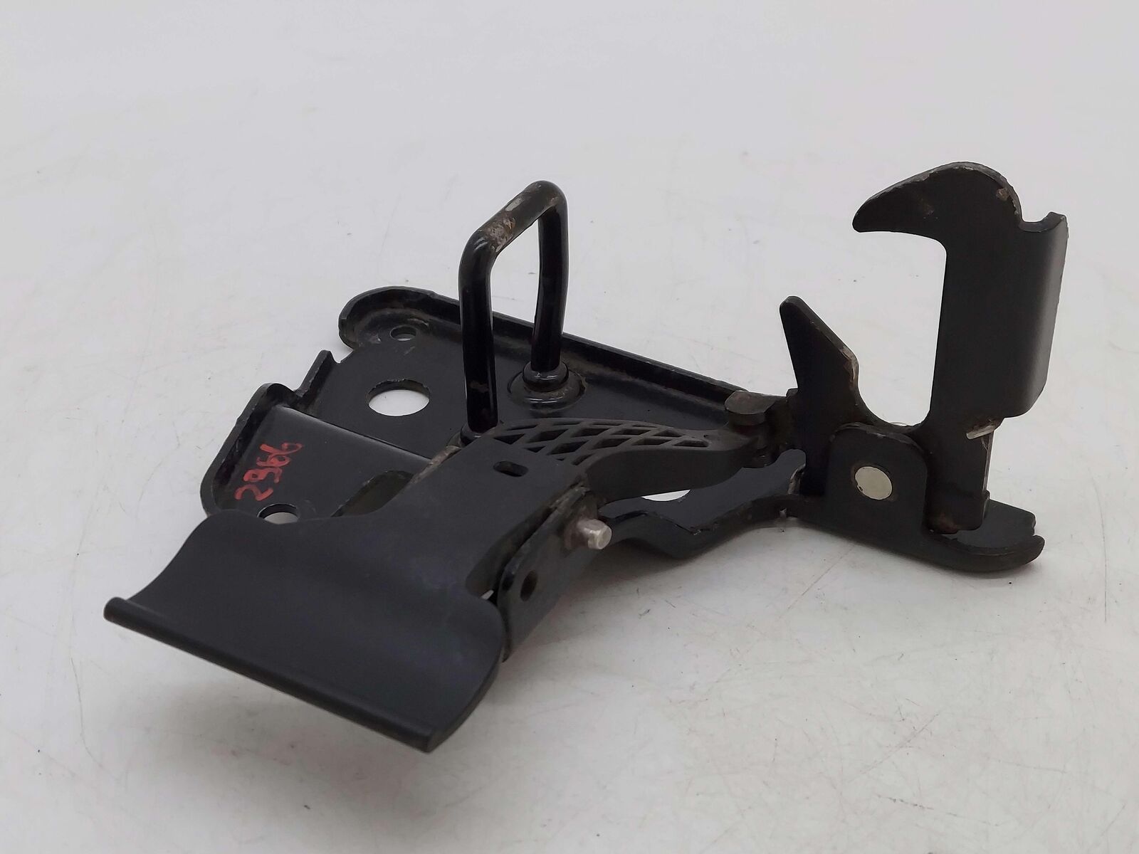 2012 AUDI R8 FRONT CENTER HOOD BONNET LATCH 4F0823480