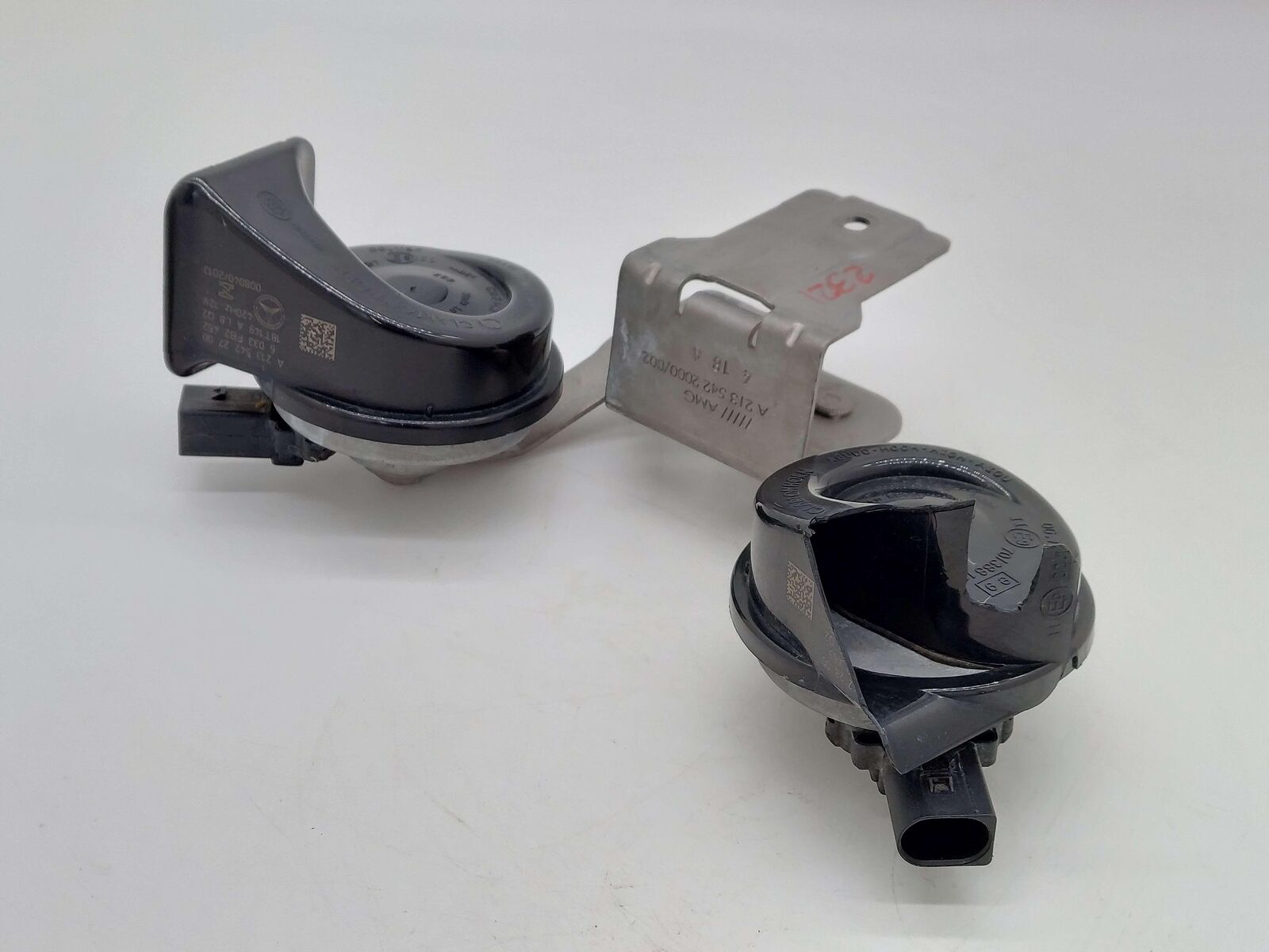 17-23 Mercedes E63s AMG W213 Horns Pair W/ Bracket A2135422700 *Plastic Broken*