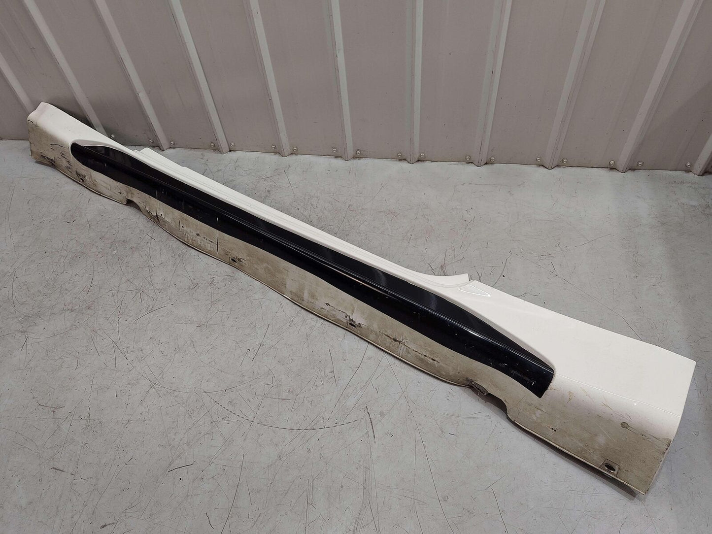 2010 Maserati GranTurismo M145 Coupe LEFT ROCKER PANEL SIDE SKIRT MOULDING WHITE