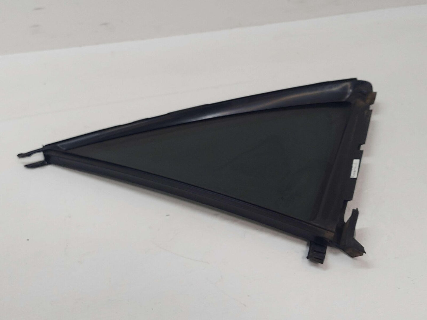 06-11 MERCEDES ML63 AMG W164 REAR LEFT VENT GLASS WINDOW 1647302555