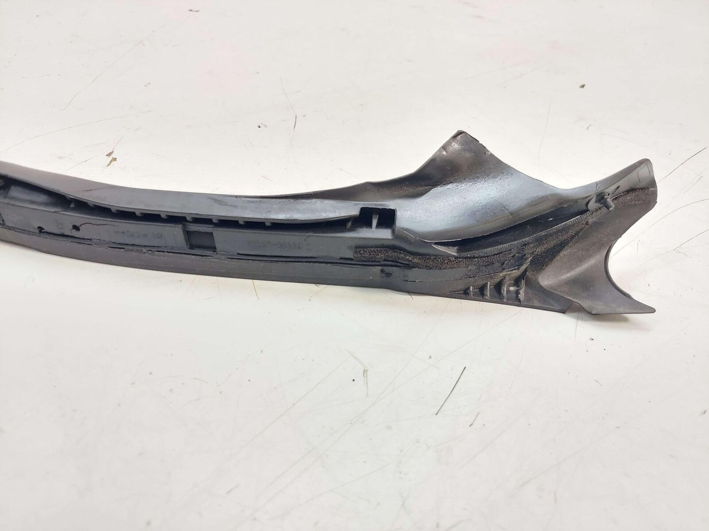 09 Nissan GTR GT-R R35 RH Rightt Door Window Weather Stripping 76860-JF00A *Note