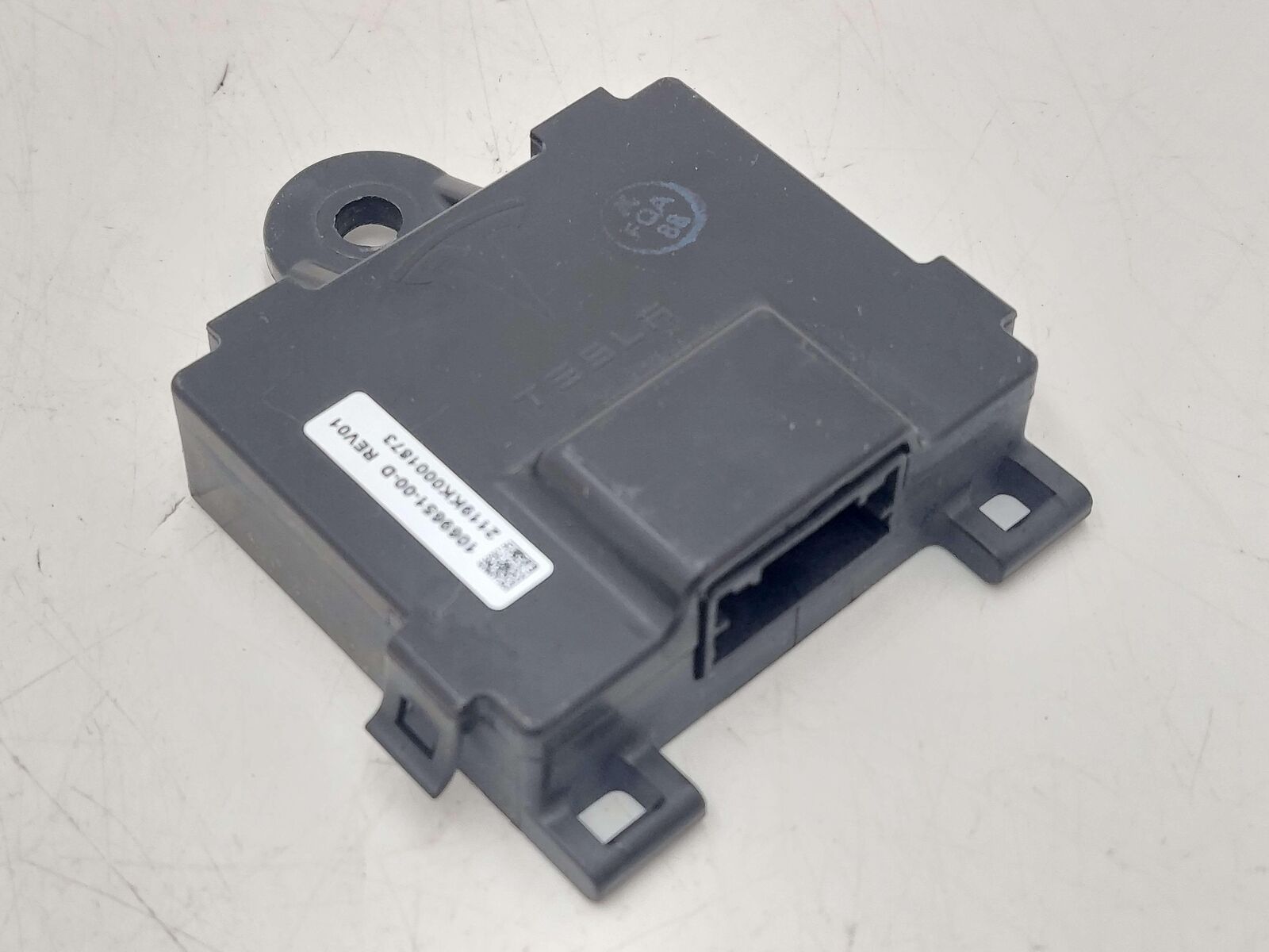 2014 TESLA S DOOR HANDLE CONTROLLER CONTROL MODULE 1069651-00-D