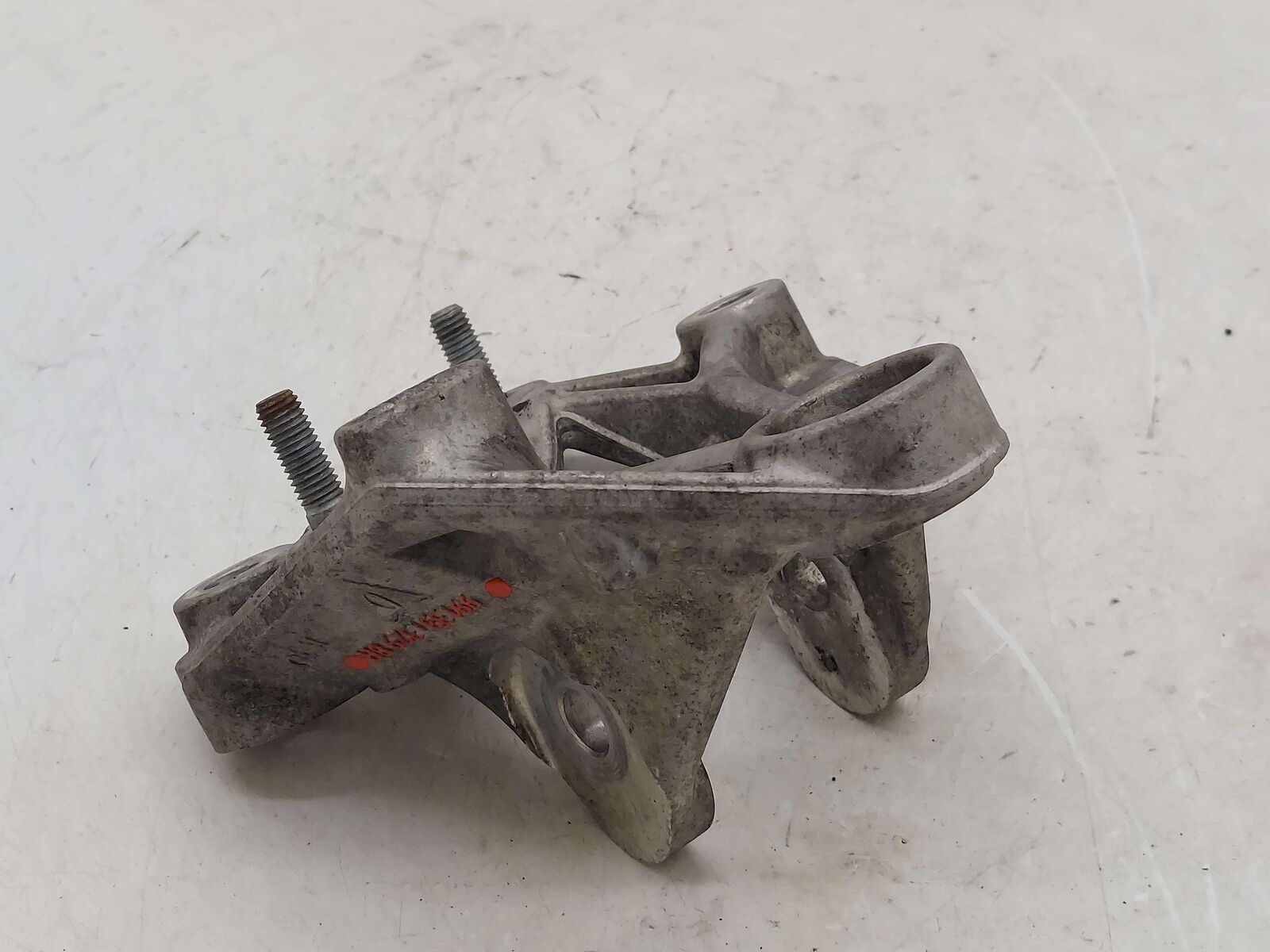 2014 PORSCHE 911 991 GT3 REAR LEFT LOWER TRAILING ARM MOUNT SUPPORT 9913313298R