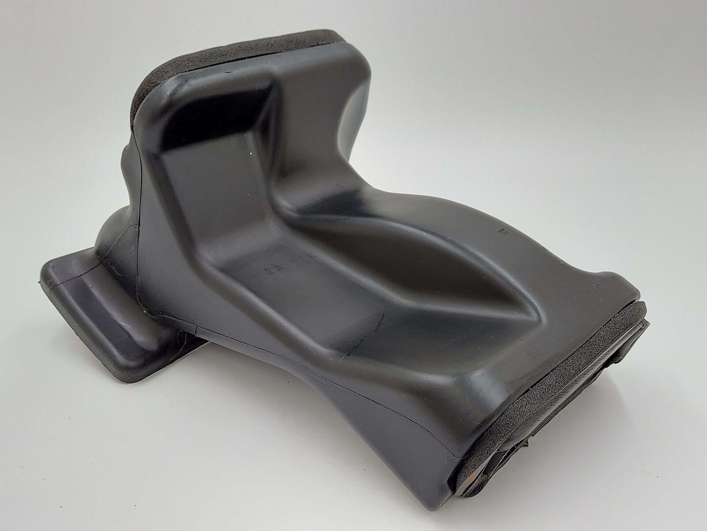 2006 FORD GT GT40 SUPERCAR HEATER HOUSING TO FEET DUCTS 4G7V-19C806-AB OEM