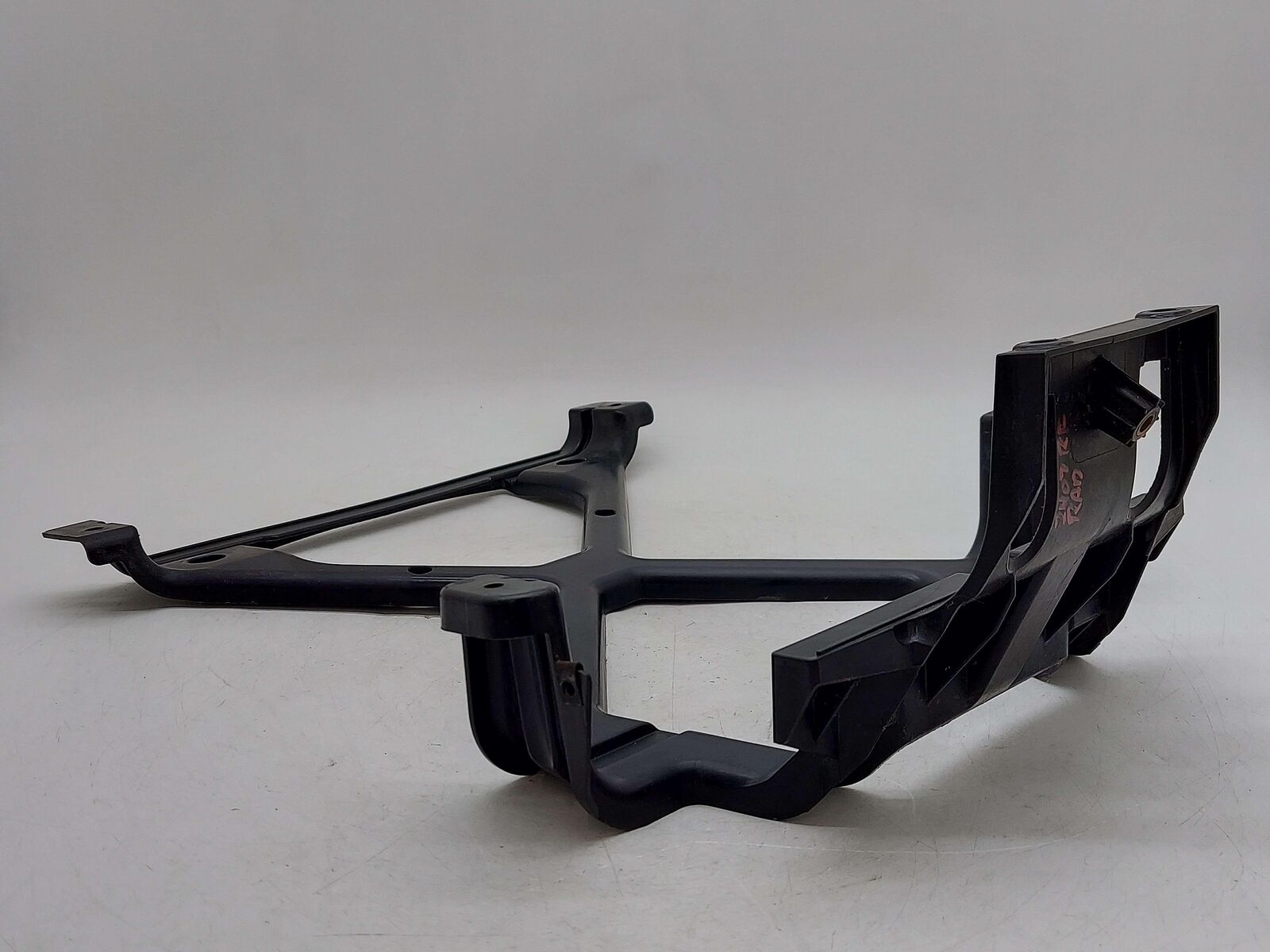 2017 MCLAREN 570S RIGHT MOTOR SUP. BRACKET RADIATOR MOUNT BRACKET 13A1033CP