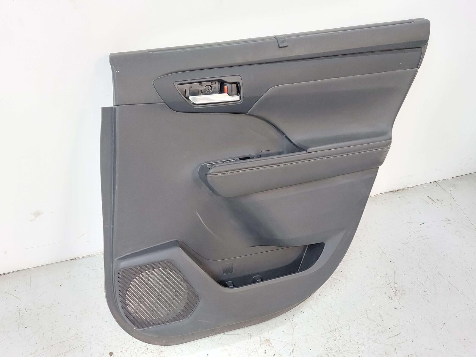 20-21 TOYOTA HIGHLANDER REAR RIGHT DOOR TRIM PANEL W/ SUNSHADE HYBRID XLE BLACK